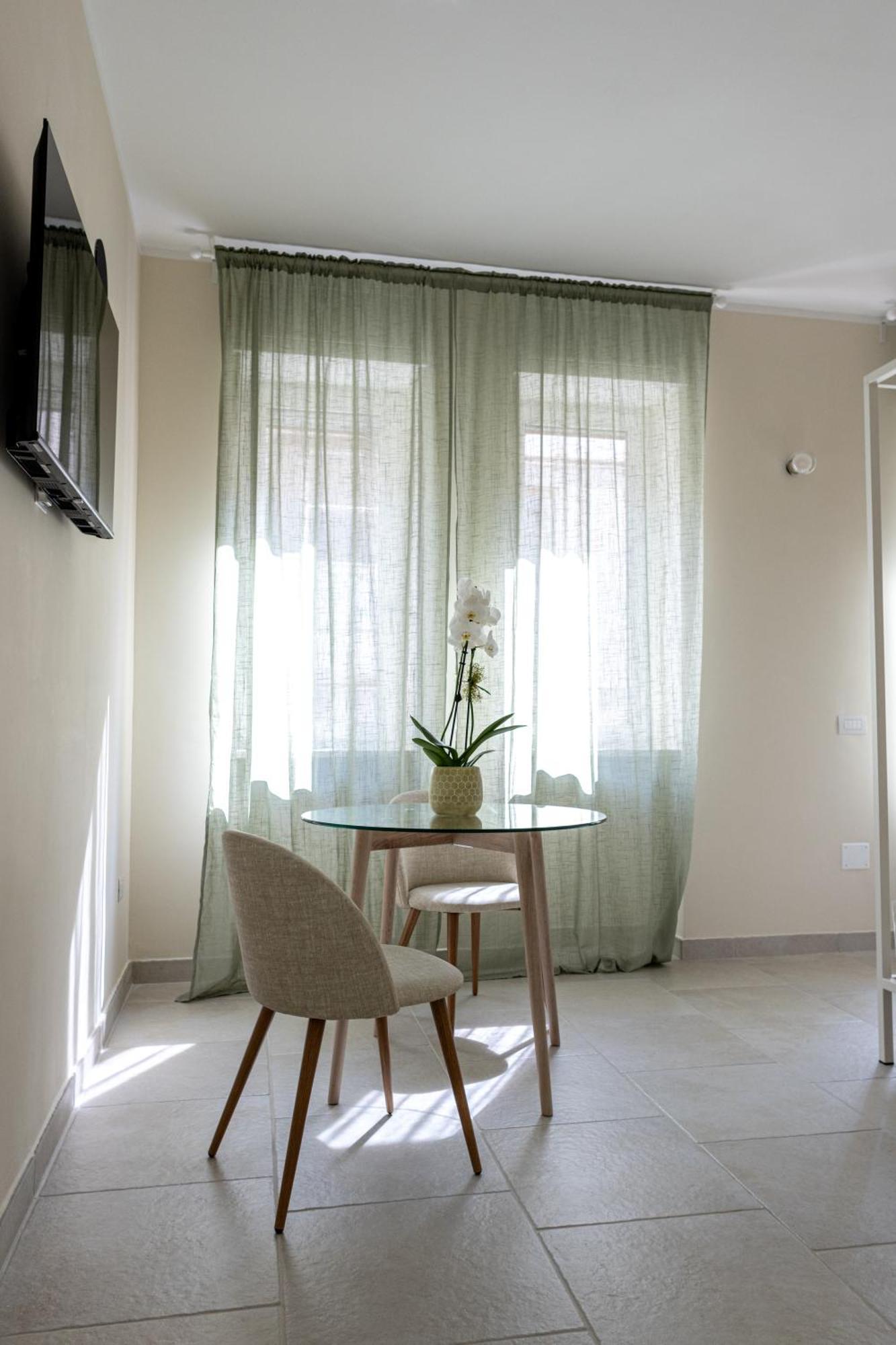 Oronti Accommodations 레체 외부 사진